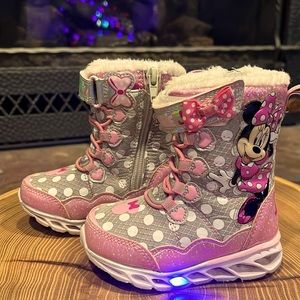 Minnie Mouse light up snow boots 6
